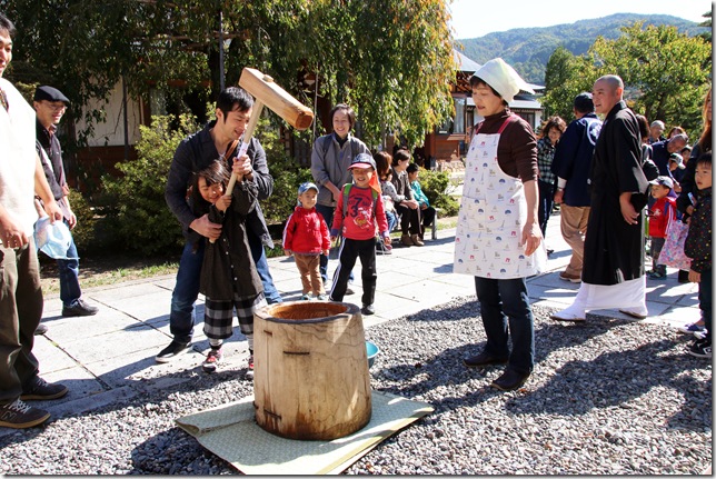 報恩講―餅つき